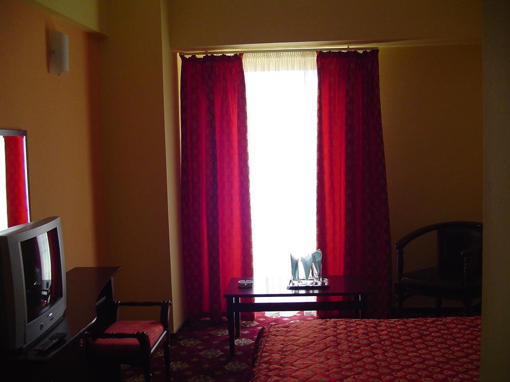 Hotel Europa Плоешти Номер фото