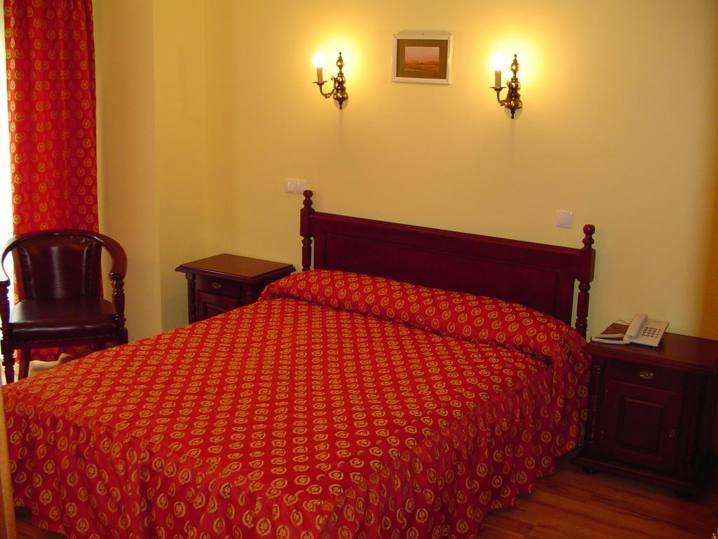 Hotel Europa Плоешти Номер фото